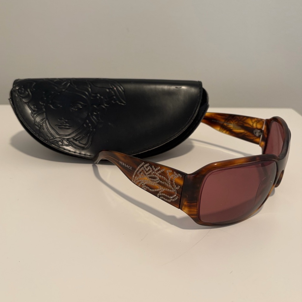 Versace Tortoise Shell Pattern Sunglasses - image 4